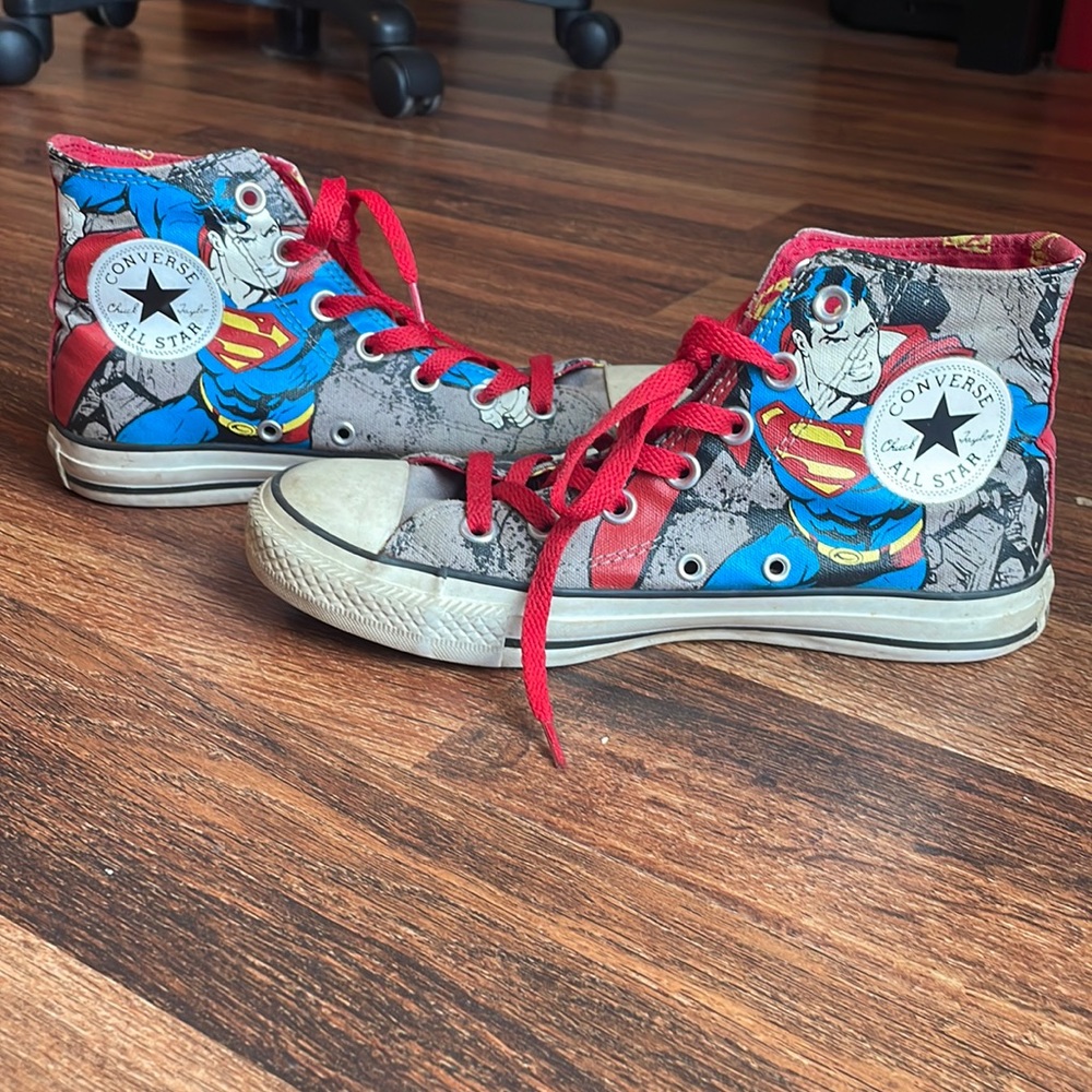 Superman converse size 7 womens
